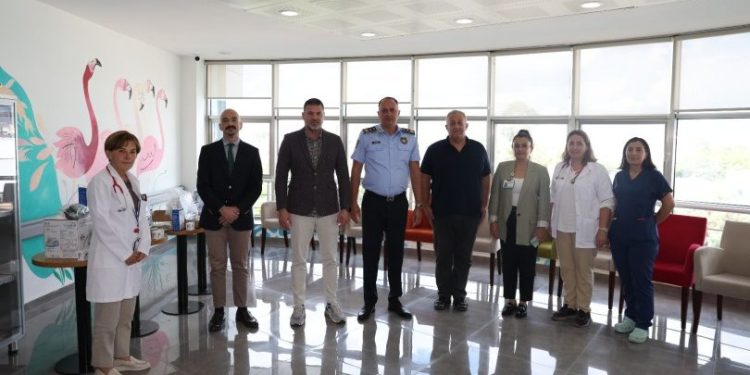 Polis mensuplarından çocuk onkoloji servisine katkı