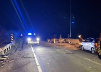 Güzelyurt-Lefkoşa ana yolunda araç bariyerlere çarptı