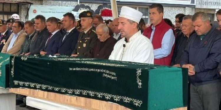Gemi faciasında hayatını kaybeden Orhan Bekret toprağa verildi