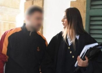 Lefkoşa’da Hint keneviri alma, verme ve tasarruf suçlarıyla ilgili tutuklanan A.Ş. mahkeme huzuruna çıkarıldı