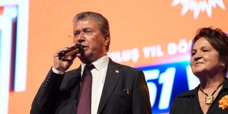 Üstel: Kırgınlıklarımızı geride bırakalım, mühürleri güneşe basalım
