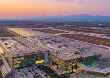 Ercan Havalimanı’nda RWY 11R/29L pistinde lastik izi temizleme çalışması yapılacak