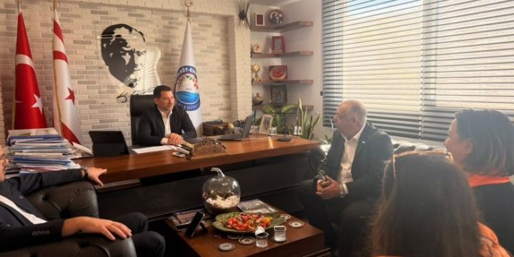 Albayrak, Çatalköy-Esentepe Belediyesini ziyaret etti