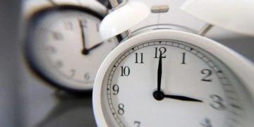 Pazar günü saatler bir saat geri alınacak
