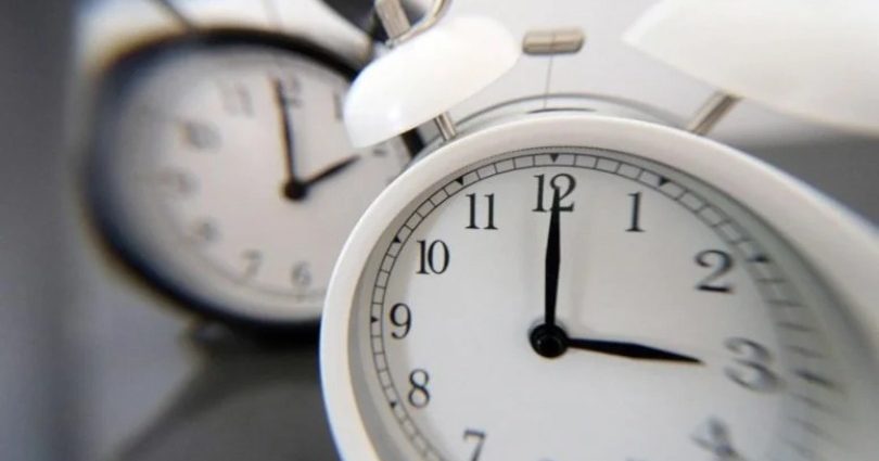Pazar günü saatler bir saat geri alınacak