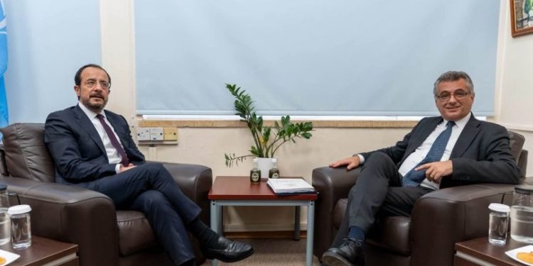Liderlerin baş başa görüşmesi sona erdi: Komite temsilcileriyle bir araya geldiler