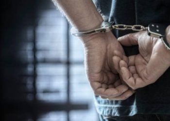 Kendini polis diye tanıtan şahıs kasiyerden 15 bin TL aldı