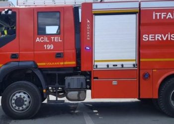 Aydınköy’de park halindeki araçta yangın çıktı