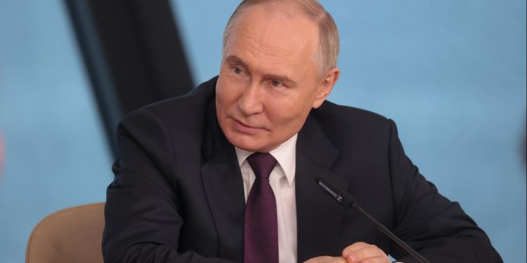 Putin, Elon Musk ile uydu konusunda temas halinde olduklarını söyledi