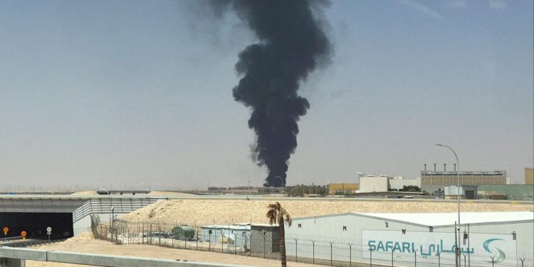 Suudi Arabistan’da yapılan uyarının ardından Riyad’da 4 patlama duyuldu