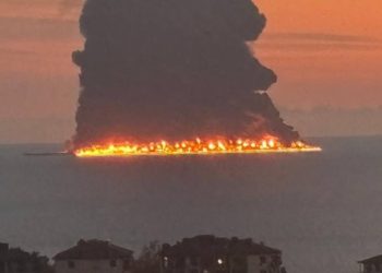 Rusya’nın Karadeniz açıklarında tankerde yangın çıktı