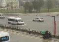 İstanbul’da sağanak: Yollar göle döndü, trafik durma noktasına geldi