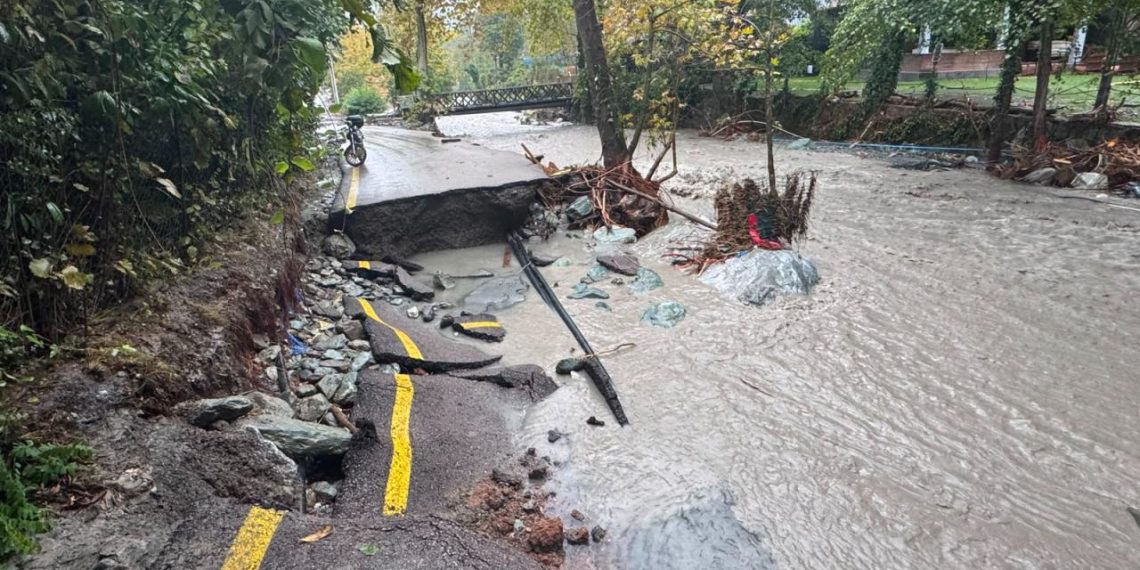 Sapanca’da sağanak: Yollar çöktü, köprüler yıkıldı