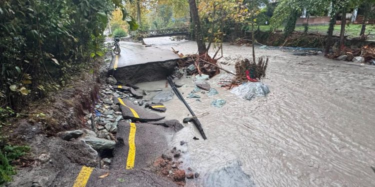 Sapanca’da sağanak: Yollar çöktü, köprüler yıkıldı