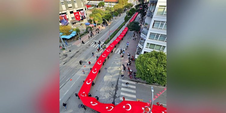 Samsun’da Cumhuriyet Bayramı 1919 metrelik Türk bayrağıyla kutlandı