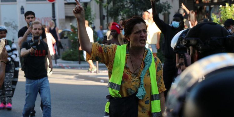 Fransa’da Sarı Yeleklilerin Meclis’in önünde düzenlemeyi planladığı eylem yasaklandı