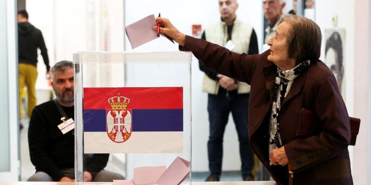 Sırbistan’daki erken genel seçimde oy verme işlemi başladı