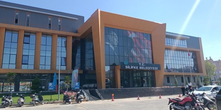 Silifke Belediyesi’ne yolsuzluk operasyonu genişliyor: 7 gözaltı