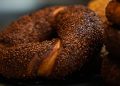 Çikolatadan sucuğa, simit çeşitlenerek büyüyor