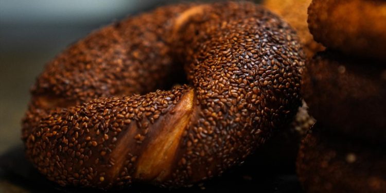 Çikolatadan sucuğa, simit çeşitlenerek büyüyor