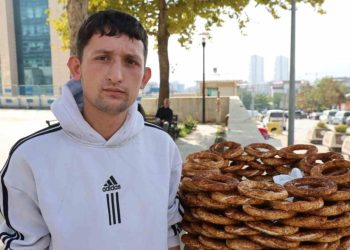 Simit tezgahına not bırakıp KPSS’ye girdi: Ücreti fazlasıyla içerisine bırakmışlardı