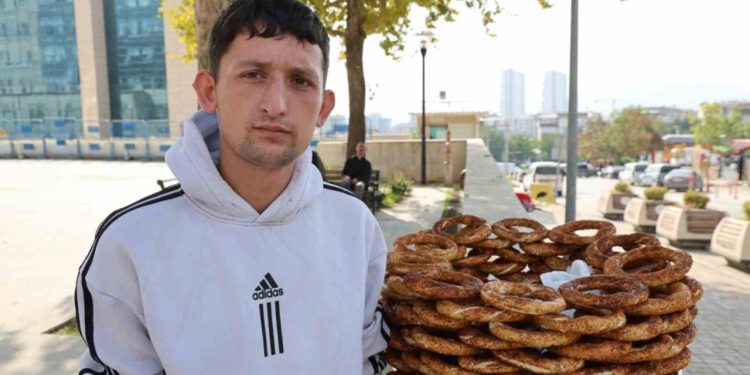 Simit tezgahına not bırakıp KPSS’ye girdi: Ücreti fazlasıyla içerisine bırakmışlardı