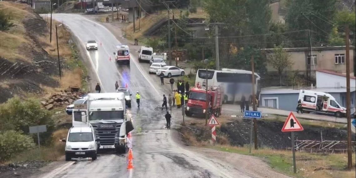 Şırnak’ta yolcu otobüsü ile tır çarpıştı: 1 ölü, 14 yaralı