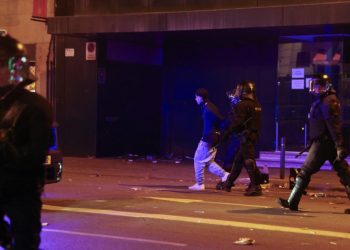 Barselona’daki şiddet olaylarında yaklaşık 100 kişi gözaltına alındı