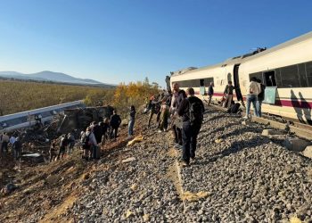 İspanya’da hızlı trenler çarpıştı: Ölü ve yaralılar var