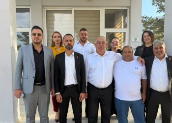 Albayrak, bölge muhtarlarıyla bir araya geldi