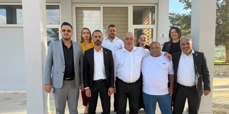 Albayrak, bölge muhtarlarıyla bir araya geldi