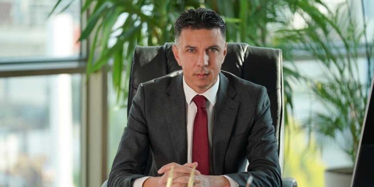 Amcaoğlu, Bosna Hersek’te düzenlenen turuvada dereceye giren çocukları kutladı