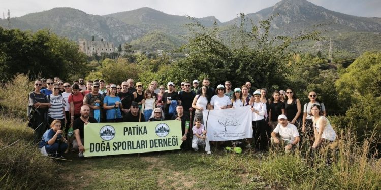 Bellapais’te doğa ve kültür yürüyüşü düzenlendi
