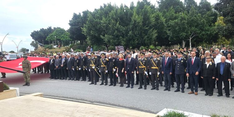 Cumhuriyet Bayramı ilçelerde törenlerle kutlandı
