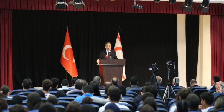 Arpaguş, Hala Sultan İlahiyat Koleji’nde öğrencilerle bir araya geldi