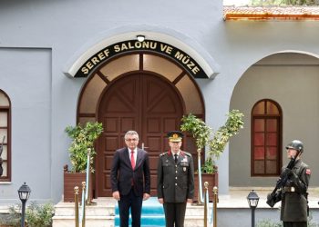 Erhürman, KTBK Komutanı Korgeneral İnaltekin’i ziyaret etti