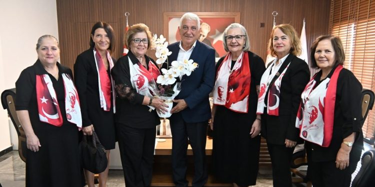 Özçınar, Kadınlar Birliği Güzelyurt Şubesi temsilcileriyle görüştü