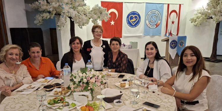 Özgür Hizmet Derneği, özel eğitim okullarının yararına yemek düzenledi
