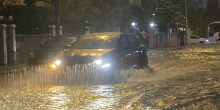 Antalya’da hasar tespiti yapılıyor