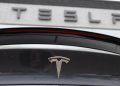 Tesla, uçan otomobil olduğunu iddia ettiği aracını tanıttı