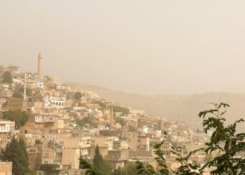 Mardin ve Şanlıurfa’da toz taşınımı etkili oldu