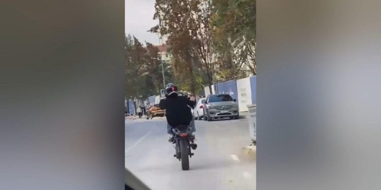 Kartal’da motosiklet sürücüsüne 242 bin lira ceza kesildi