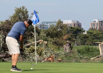 Trump yönetiminin Washington’daki golf sahasında yaptığı ağaç kesimi durduruldu