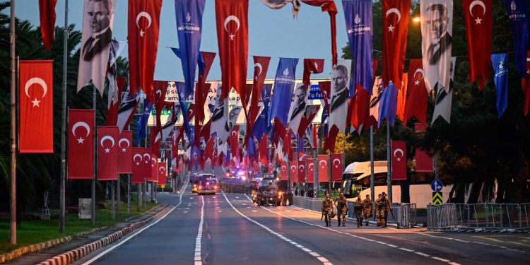 Vatan Caddesi’ndeki 29 Ekim kortej geçişi ertelendi