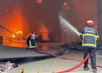 Mersin’de fabrika yangını