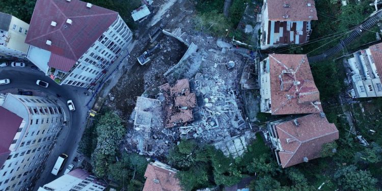 Zonguldak’taki bina çökmesi soruşturmasında 3 kişi gözaltında